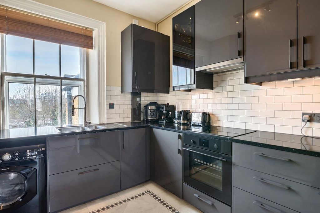 Property photo 3 of 10 Picture No. 05