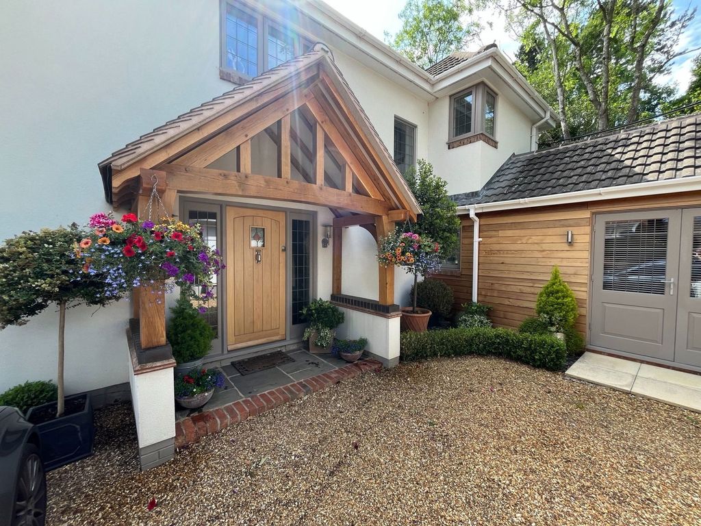 Property photo 2 of 31