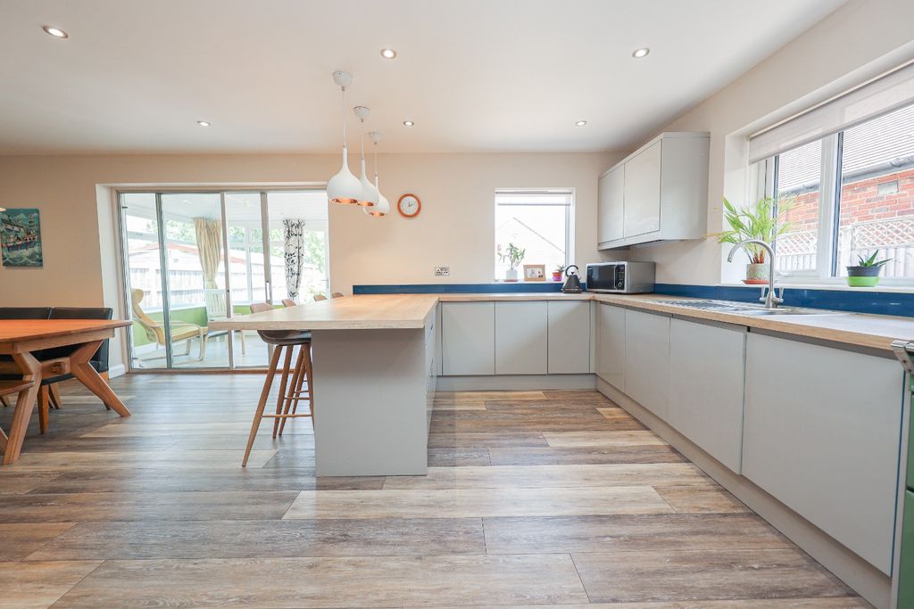 Property photo 3 of 24 5034304