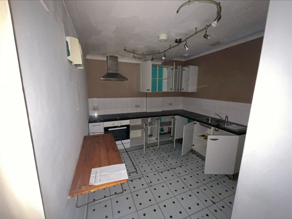 Property photo 2 of 5 Kitchen