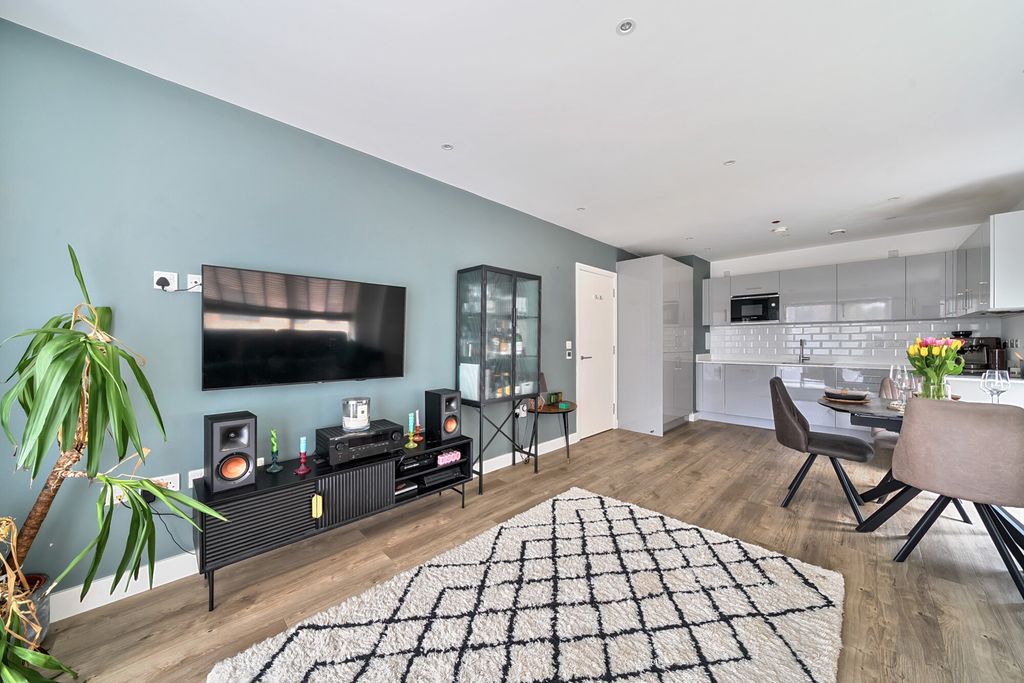 Property photo 2 of 10 7-6819cd1F97728-1...