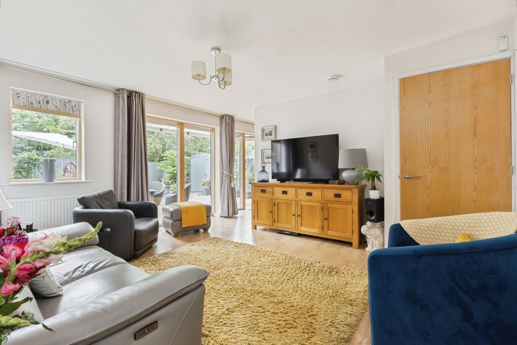 Property photo 3 of 19 Pbox-Img.Jpg