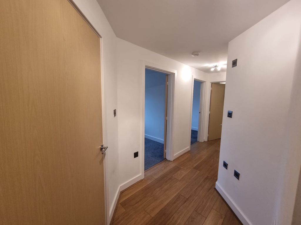 Property photo 3 of 8 Hallway