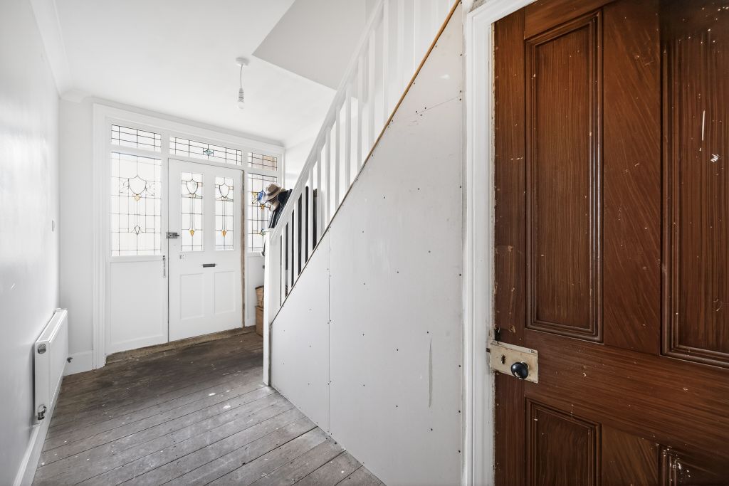 Property photo 2 of 25