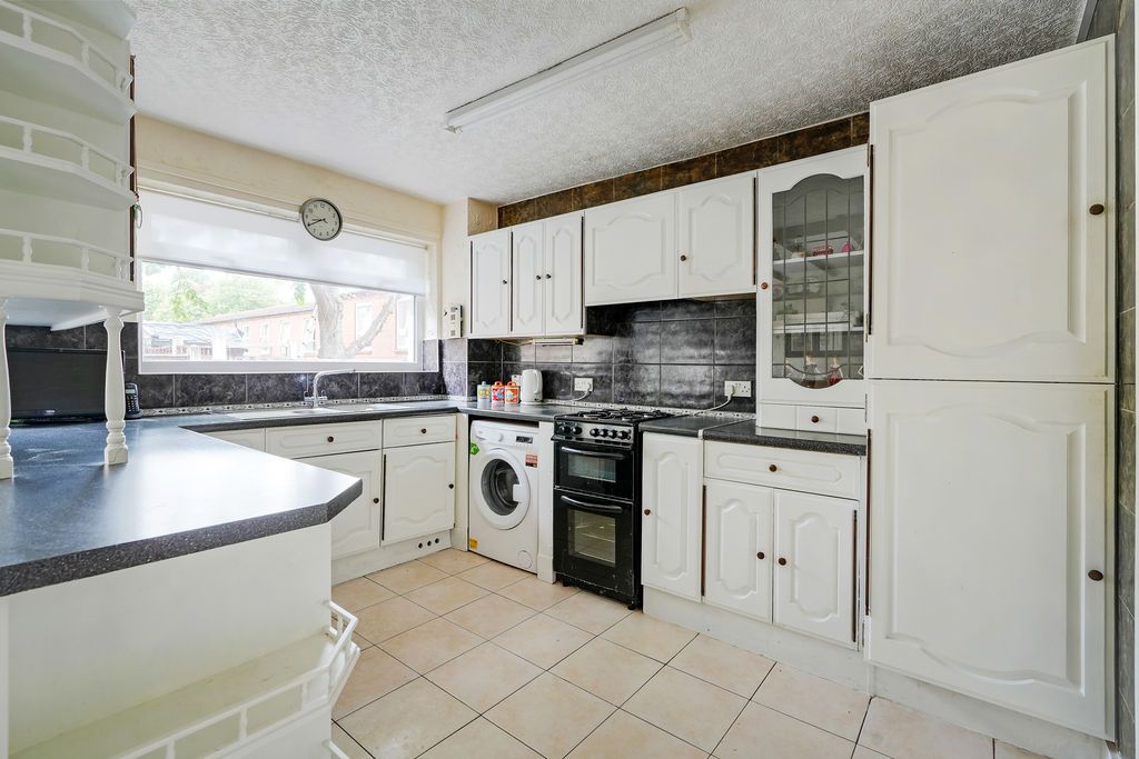 Property photo 2 of 25 Kitchen