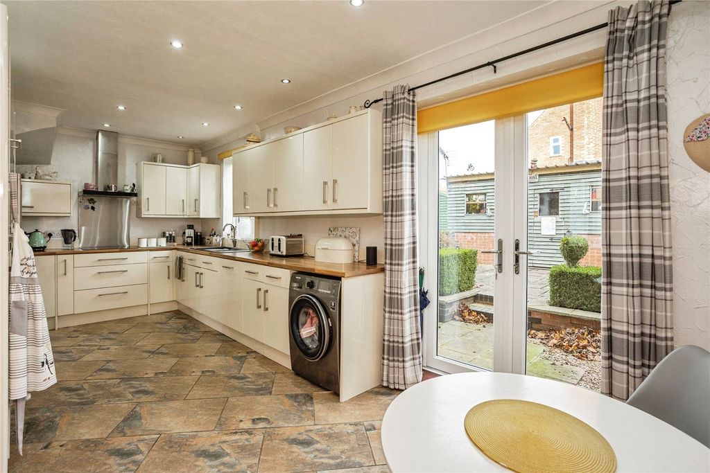 Property photo 3 of 23 Picture No. 11