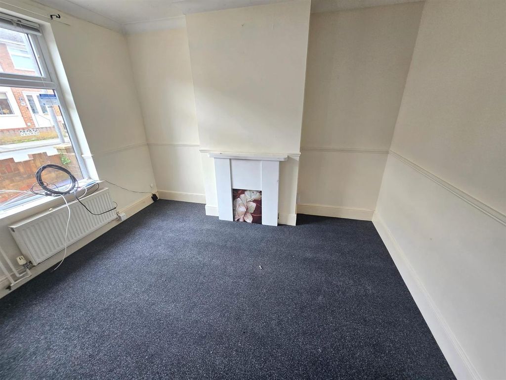 Property photo 2 of 9 Lounge