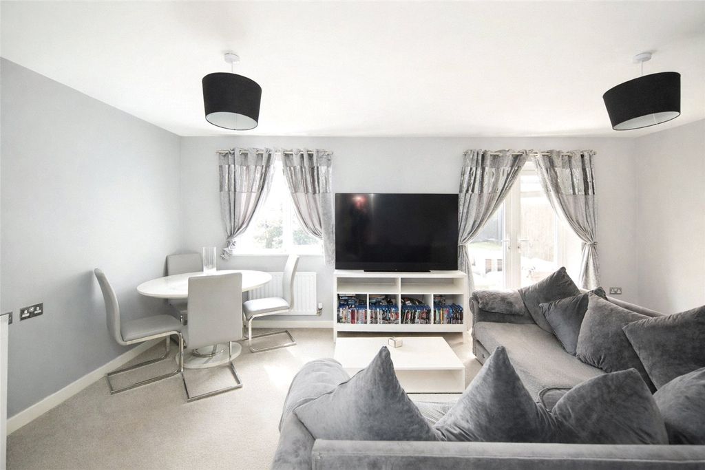 Property photo 3 of 19 Picture No. 25