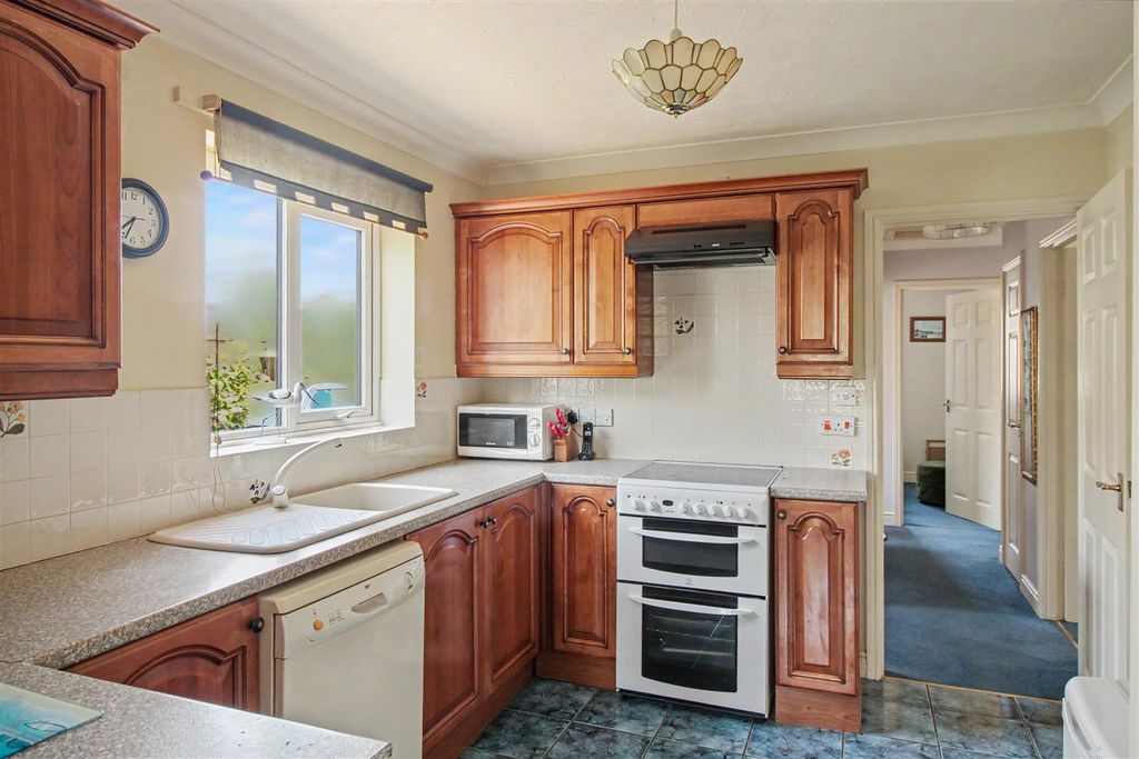 Property photo 3 of 23 Kitchen