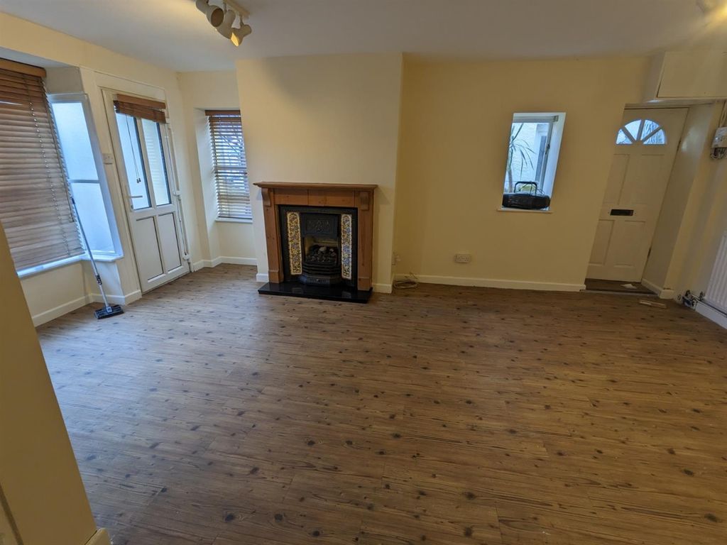 Property photo 3 of 12 Lounge 2.Jpg