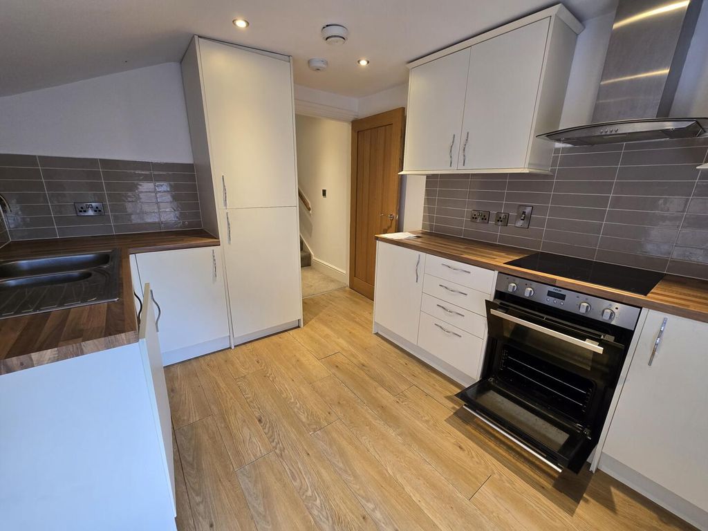 Property photo 1 of 4 Kitchen