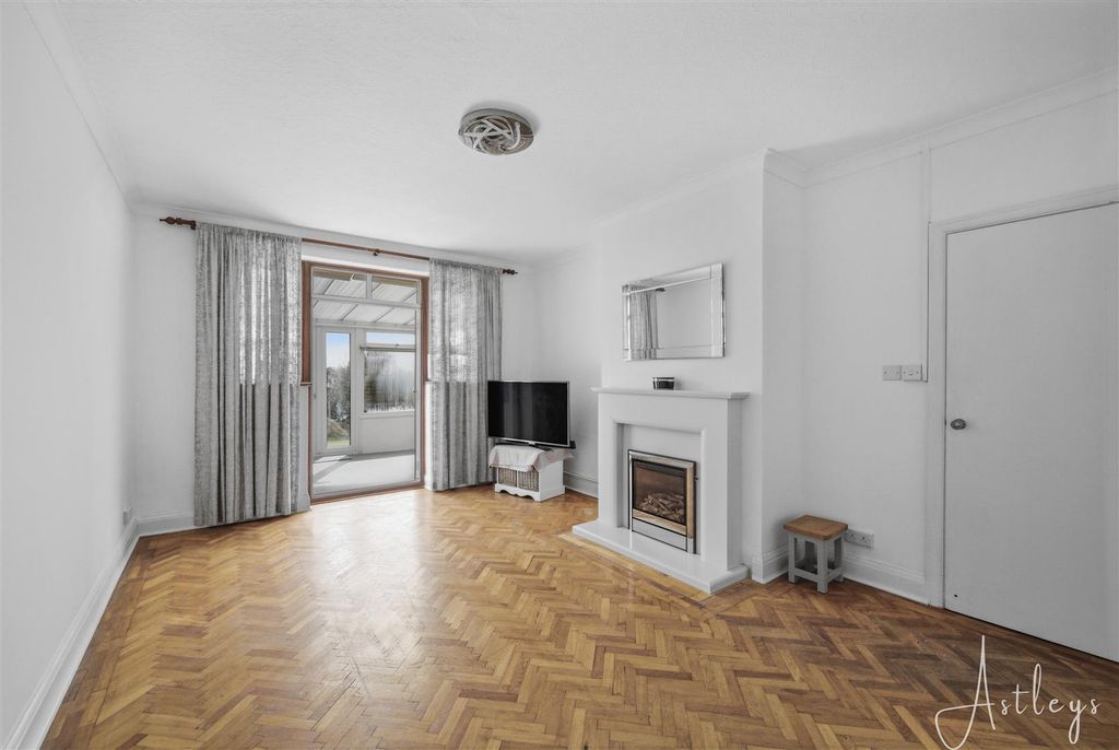 Property photo 2 of 22 Living Room