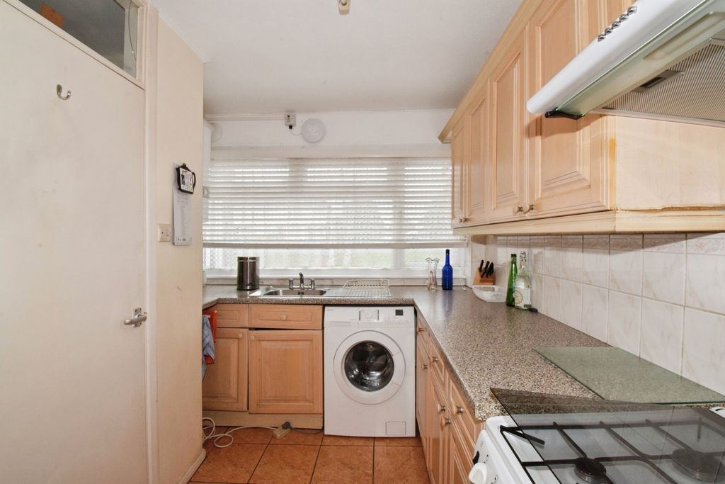 Property photo 3 of 17 Kitchen