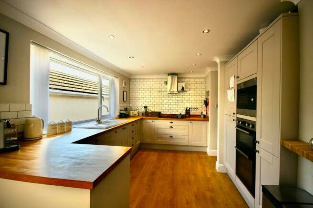 Property photo 3 of 36