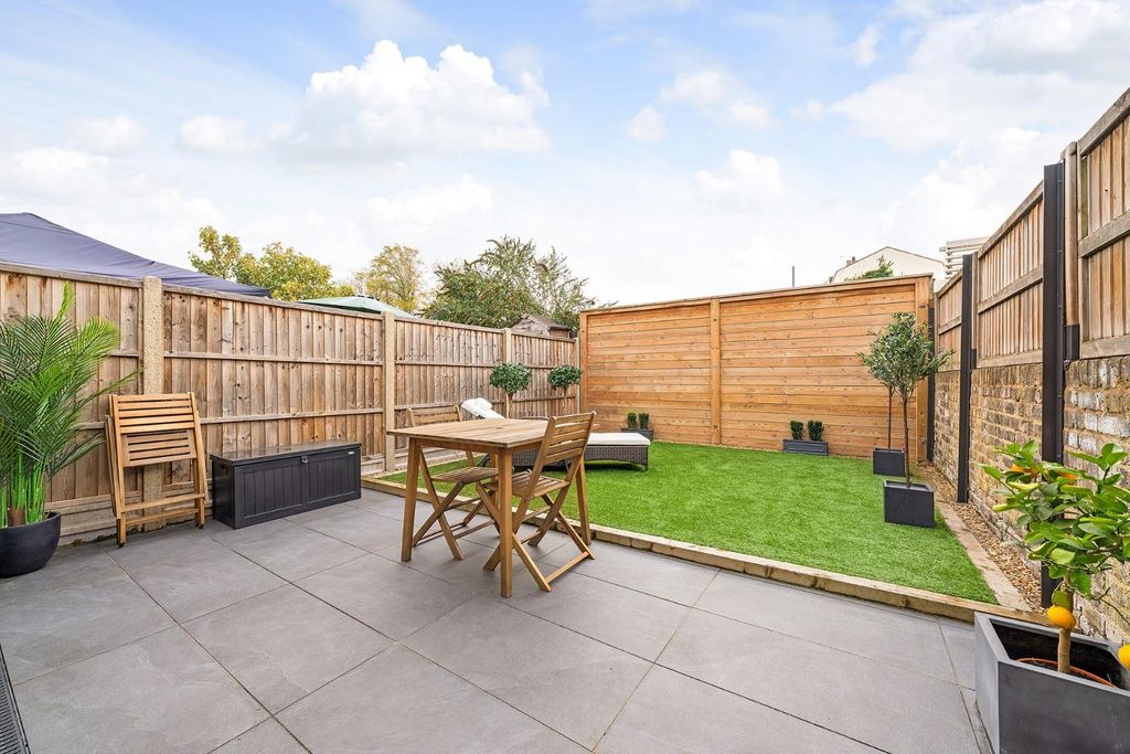 Property photo 3 of 20 Garden (1).Jpg