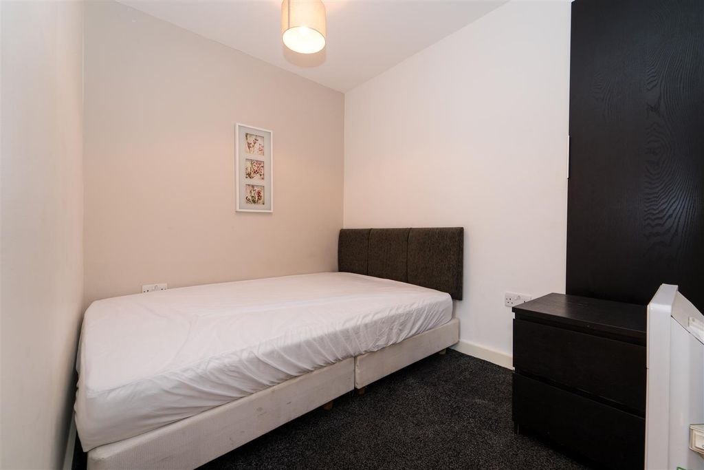 Property photo 2 of 6 Bedroom Area