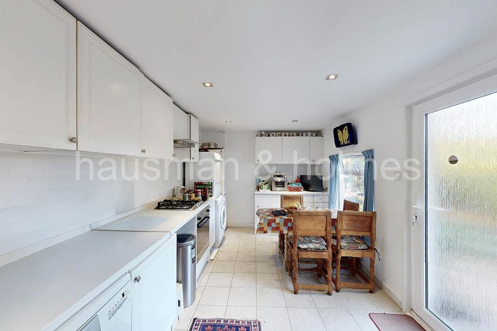 Property photo 3 of 21 W10.Jpg