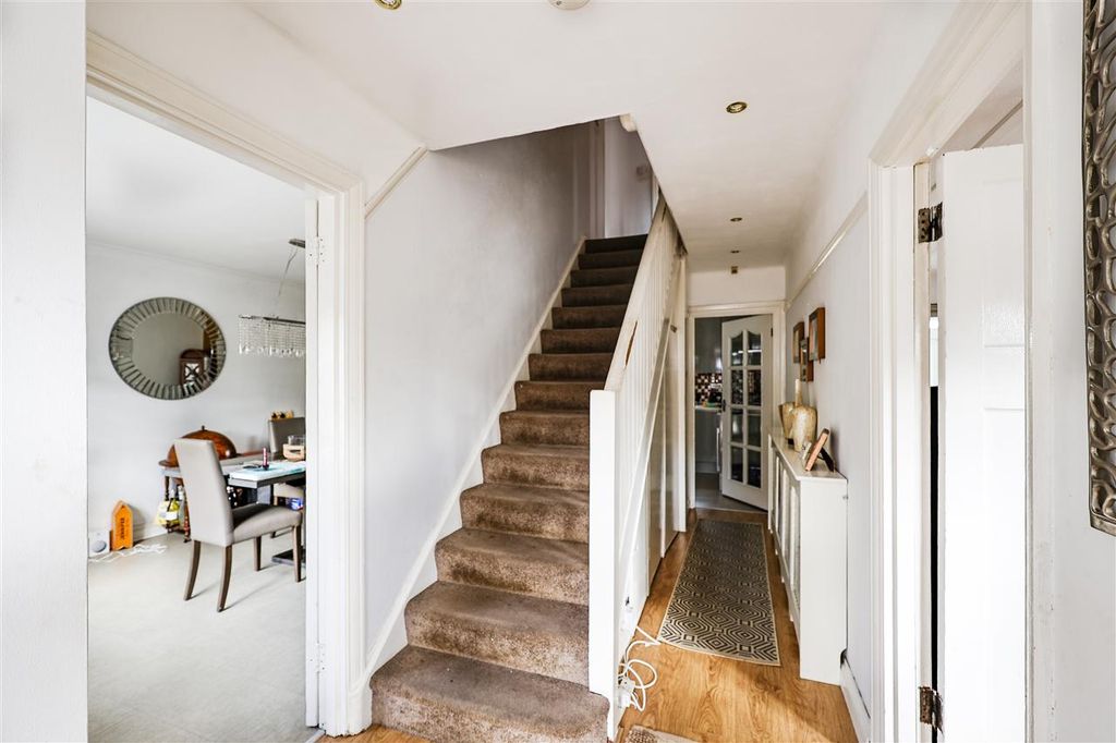 Property photo 2 of 19 Entrance