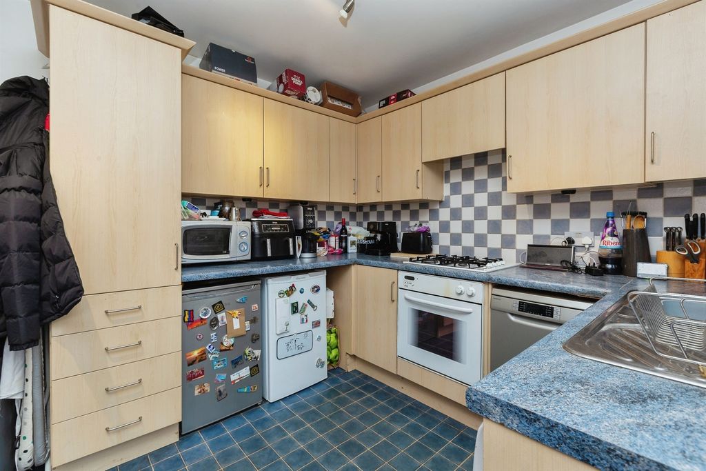 Property photo 3 of 12