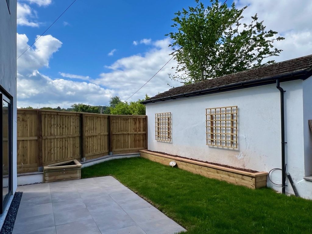 Property photo 2 of 8 Garden &amp; Workshop