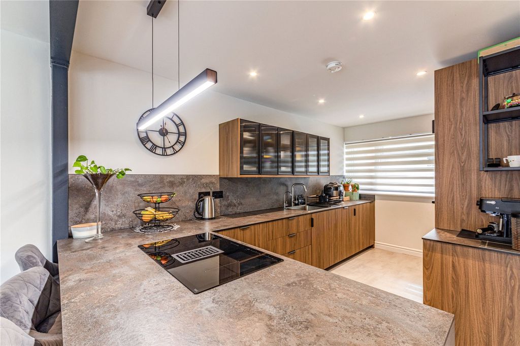 Property photo 3 of 27 Kitchen