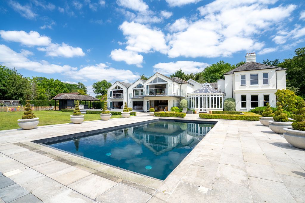 Property photo 1 of 25