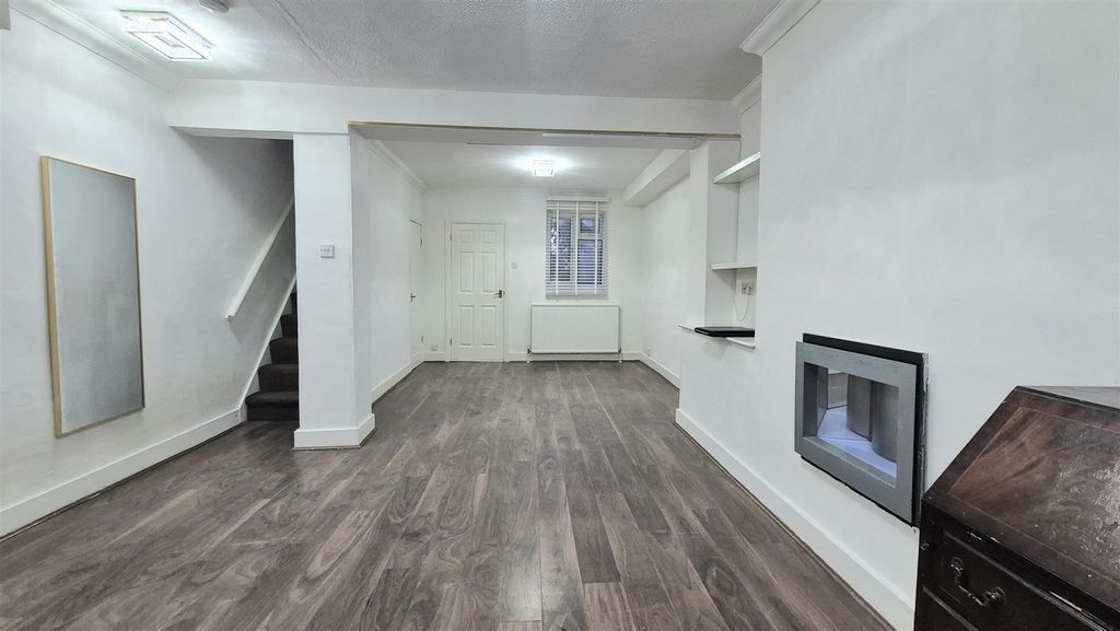 Property photo 3 of 16 Lounge/Diner