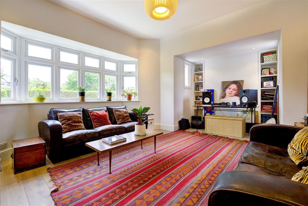 Property photo 3 of 11