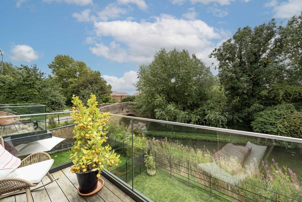 Property photo 2 of 35