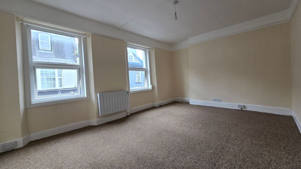 Property photo 1 of 6 Lounge