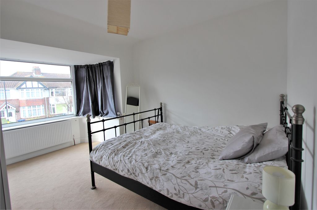 Property photo 1 of 2