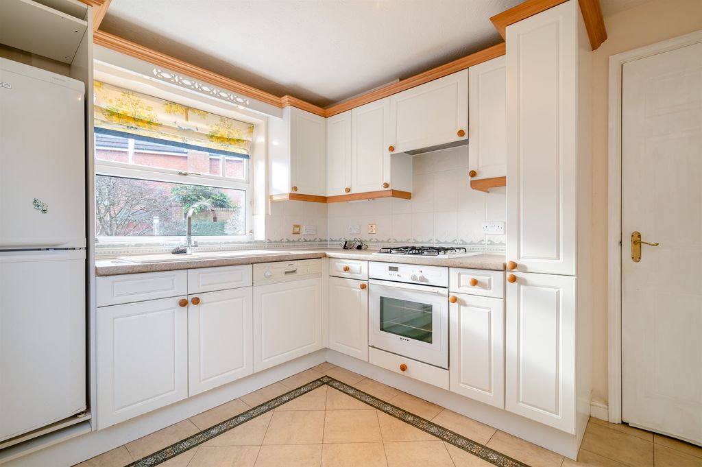 Property photo 2 of 21