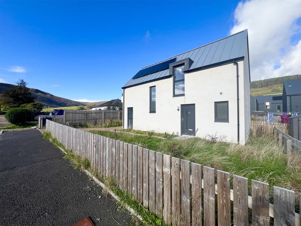 Property photo 1 of 18