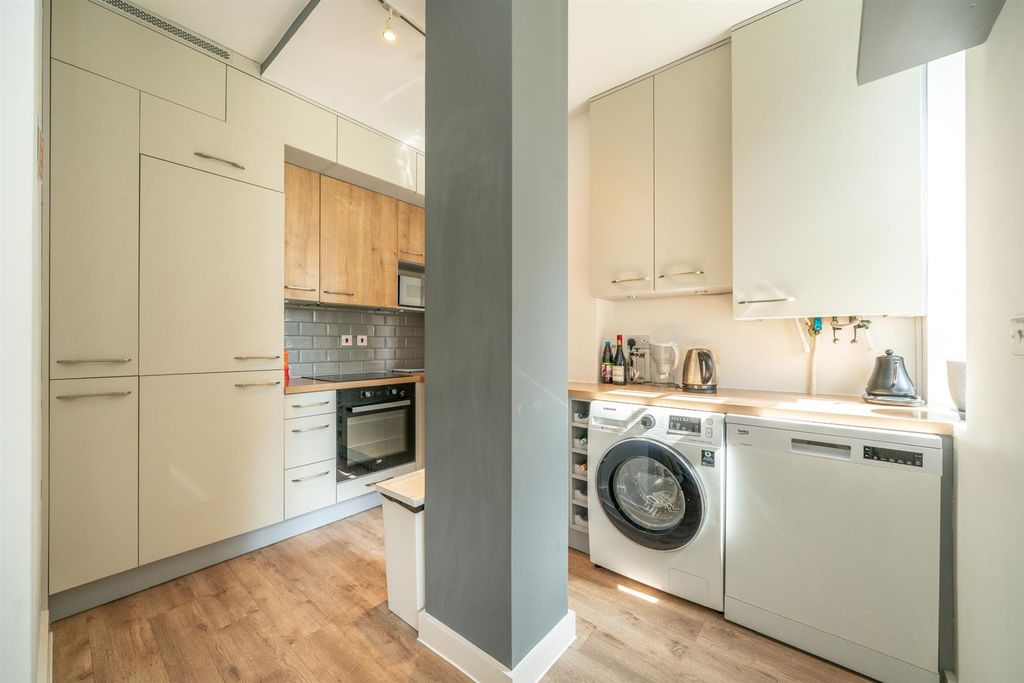 Property photo 3 of 14 Kitchen