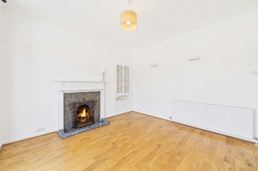 Property photo 3 of 34