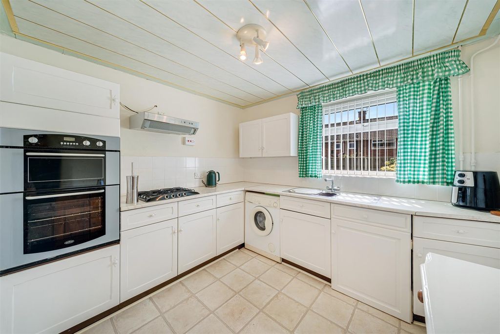 Property photo 3 of 25 11 Hurst Park Close-28.Jpg