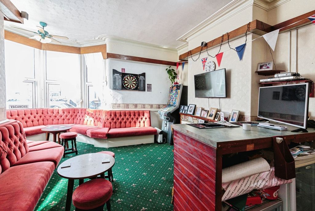 Property photo 2 of 17 Photo