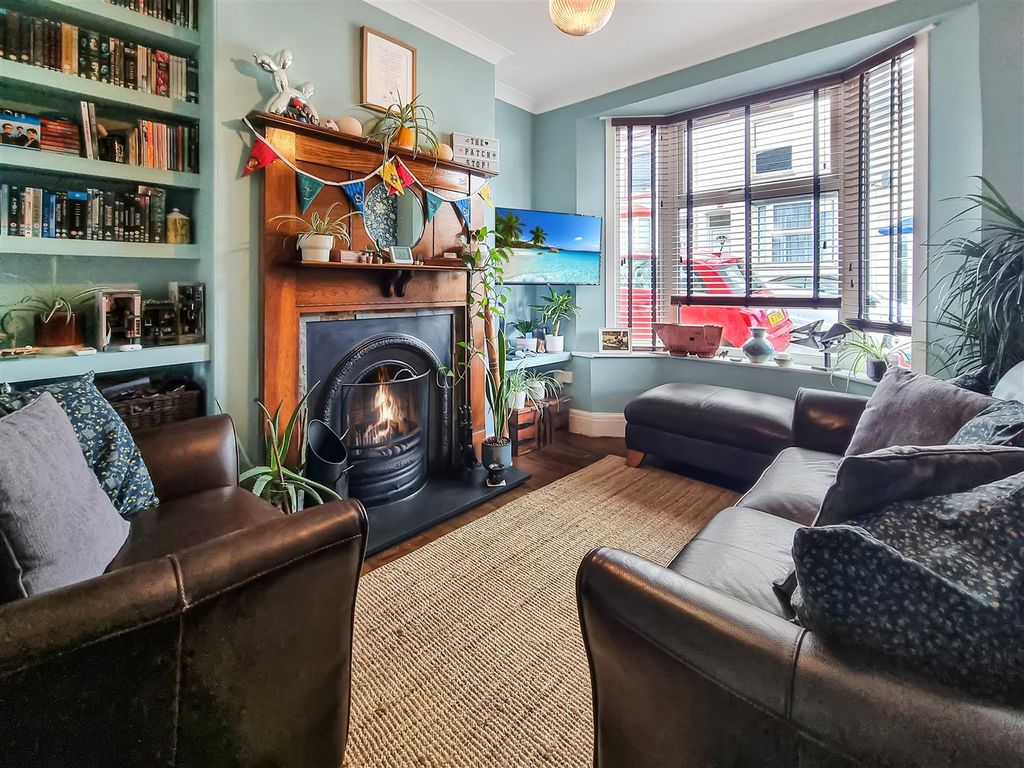 Property photo 2 of 13 79772.Jpg