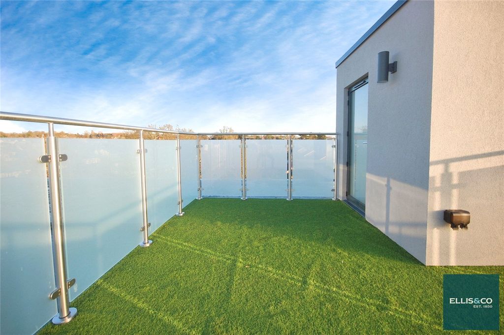 Property photo 1 of 11 Picture No. 23
