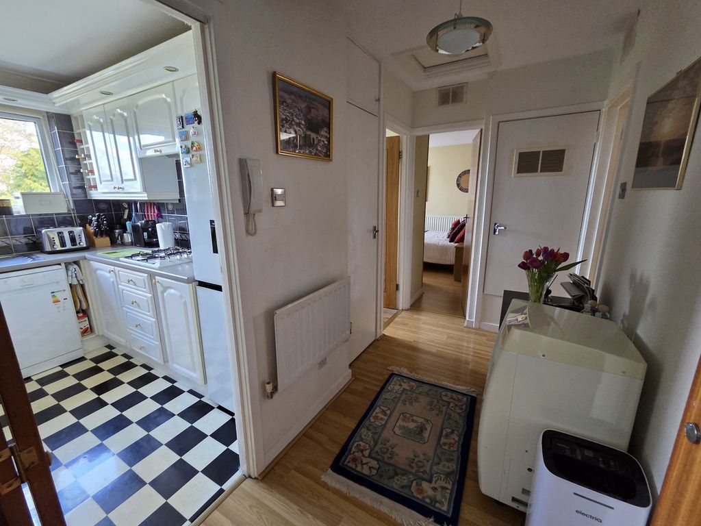 Property photo 2 of 21