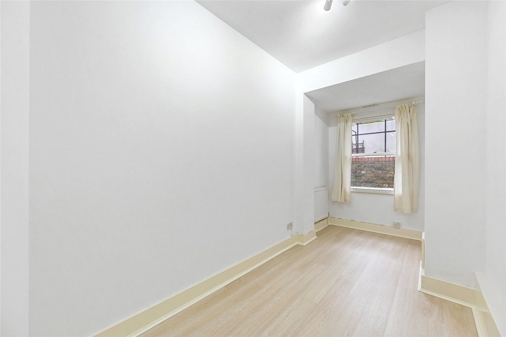 Property photo 3 of 9 Picture No. 17