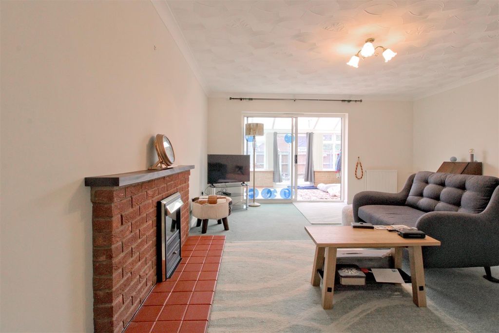 Property photo 2 of 30 Lounge