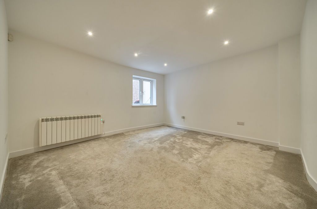 Property photo 3 of 18 Bedroom 1