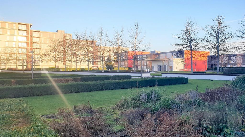 Property photo 1 of 16 Sapphire House