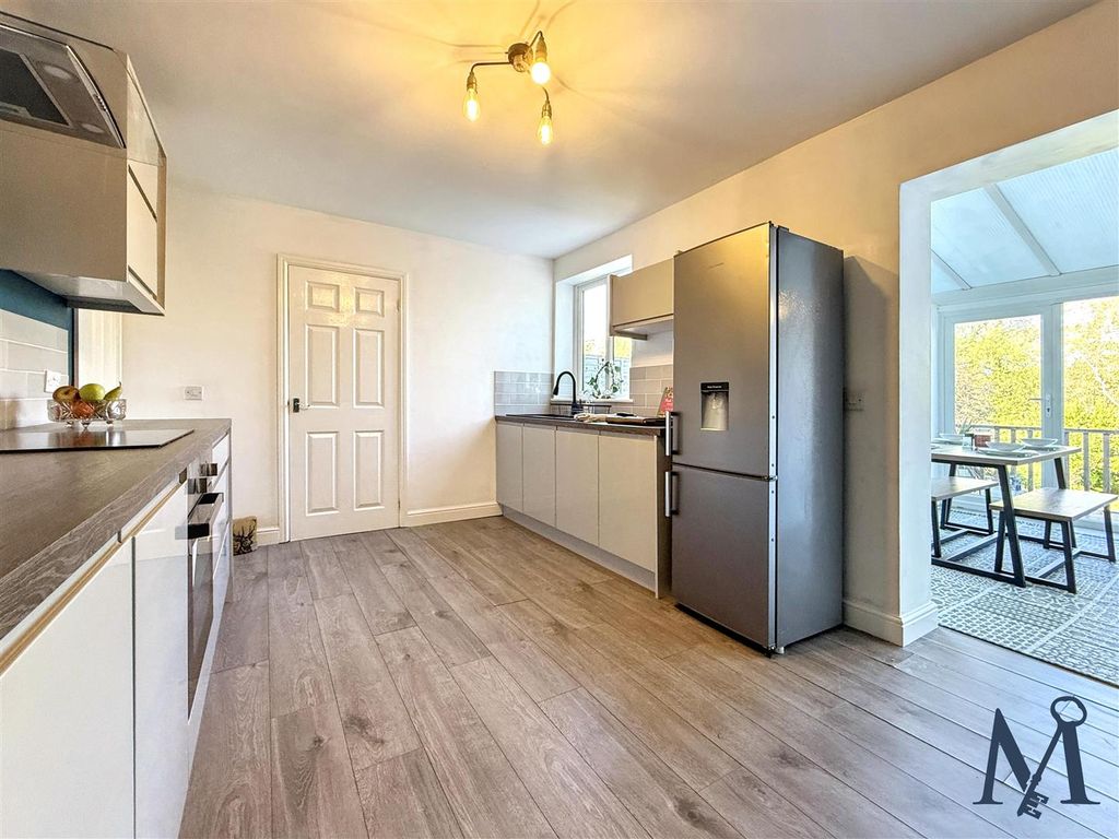 Property photo 3 of 22 Kitchen