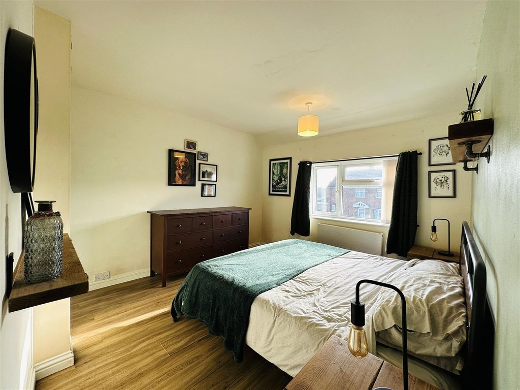 Property photo 3 of 18 Bed 1.Jpg