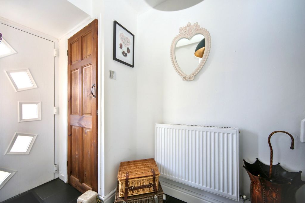 Property photo 2 of 25