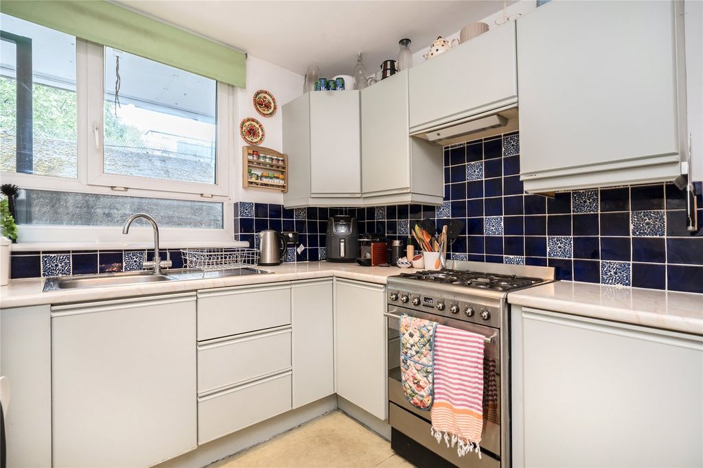 Property photo 2 of 8 Kitchen