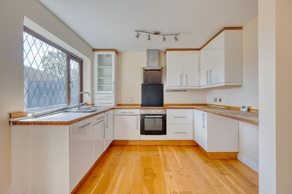 Property photo 3 of 14 Kitchen