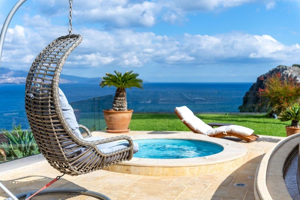 Property photo 1 of 25 Luxurious Villa With Panoramic Views Above The Sea